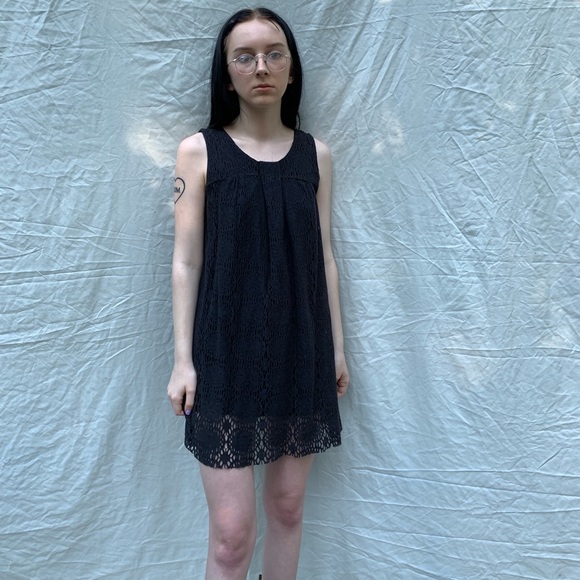 Black boxy lace dress - Picture 2 of 3